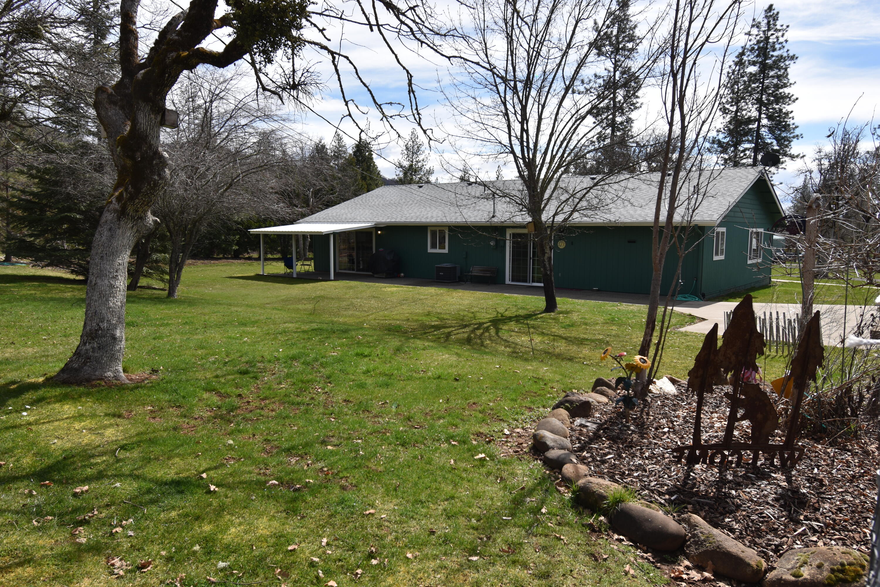 372 Bond Road Shady Cove, OR 97539 - Photo 14 of 33 Exterior 6