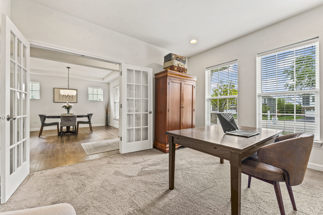 1251 West Thomas Road Wheaton, IL 60187 - Photo 6 of 57 a workspace with furniture and a window