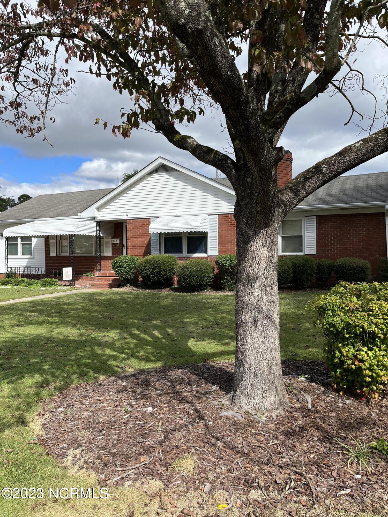 1807 Queens Road Kinston, NC 28501 - Photo 4 of 32 IMG_3461
