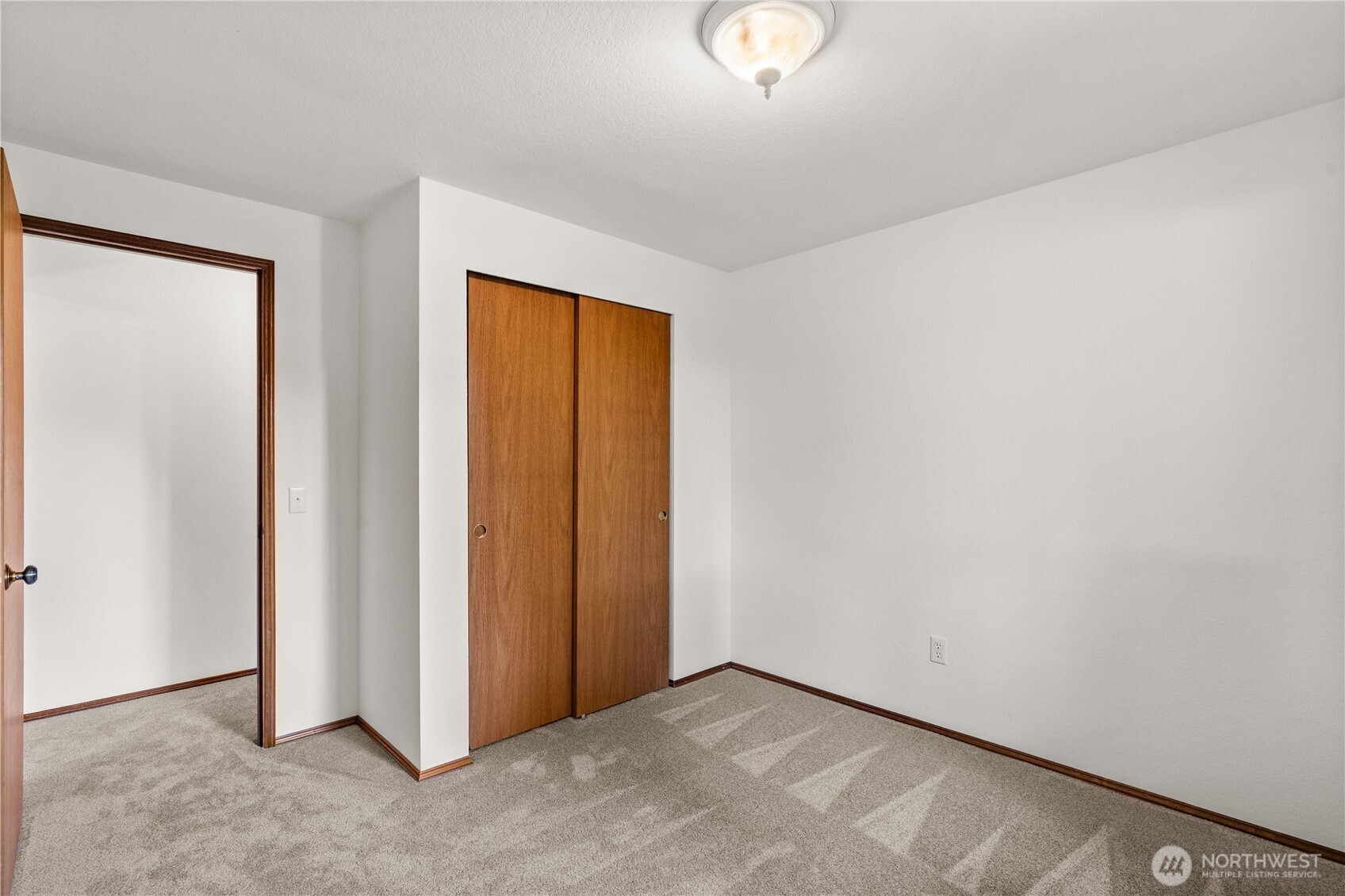 518 Hubbard Road Lynnwood, WA 98036 - Photo 22 of 39 an empty room with windows