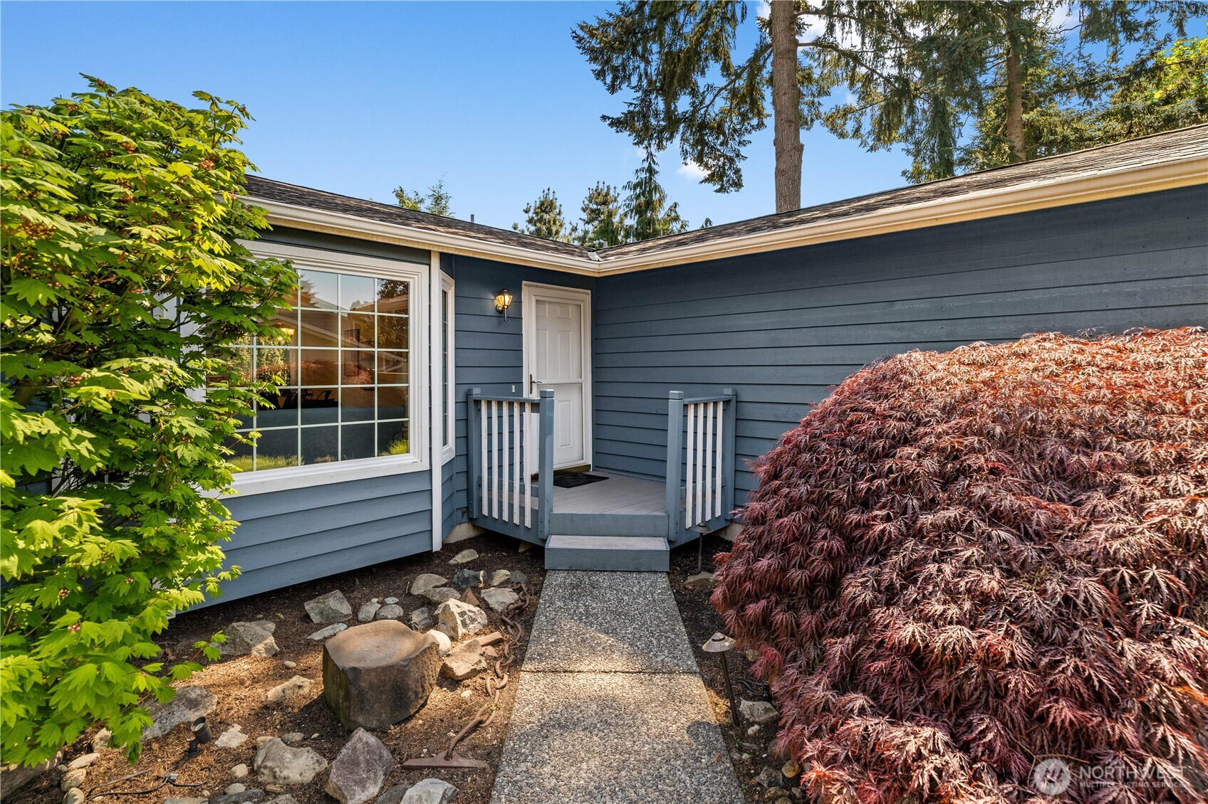 518 Hubbard Road Lynnwood, WA 98036 - Photo 30 of 39 a view of a back yard of the house