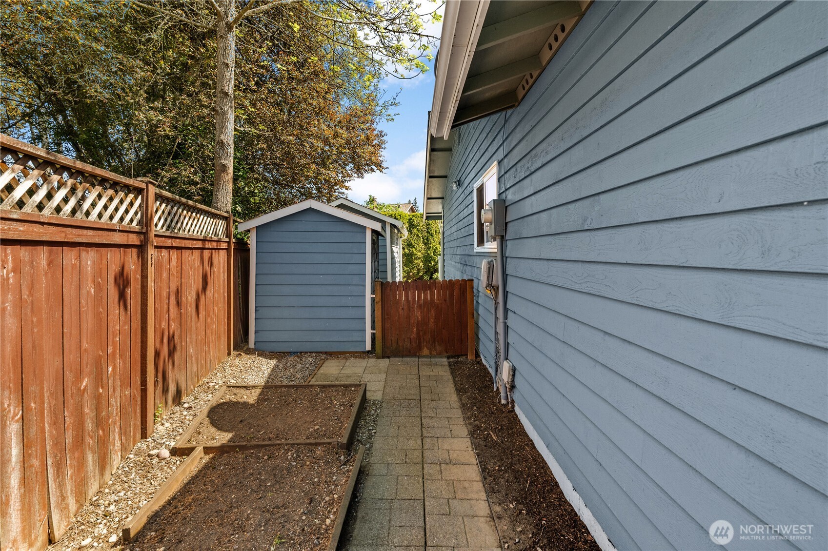 518 Hubbard Road Lynnwood, WA 98036 - Photo 31 of 39 a view of a pathway with a backyard