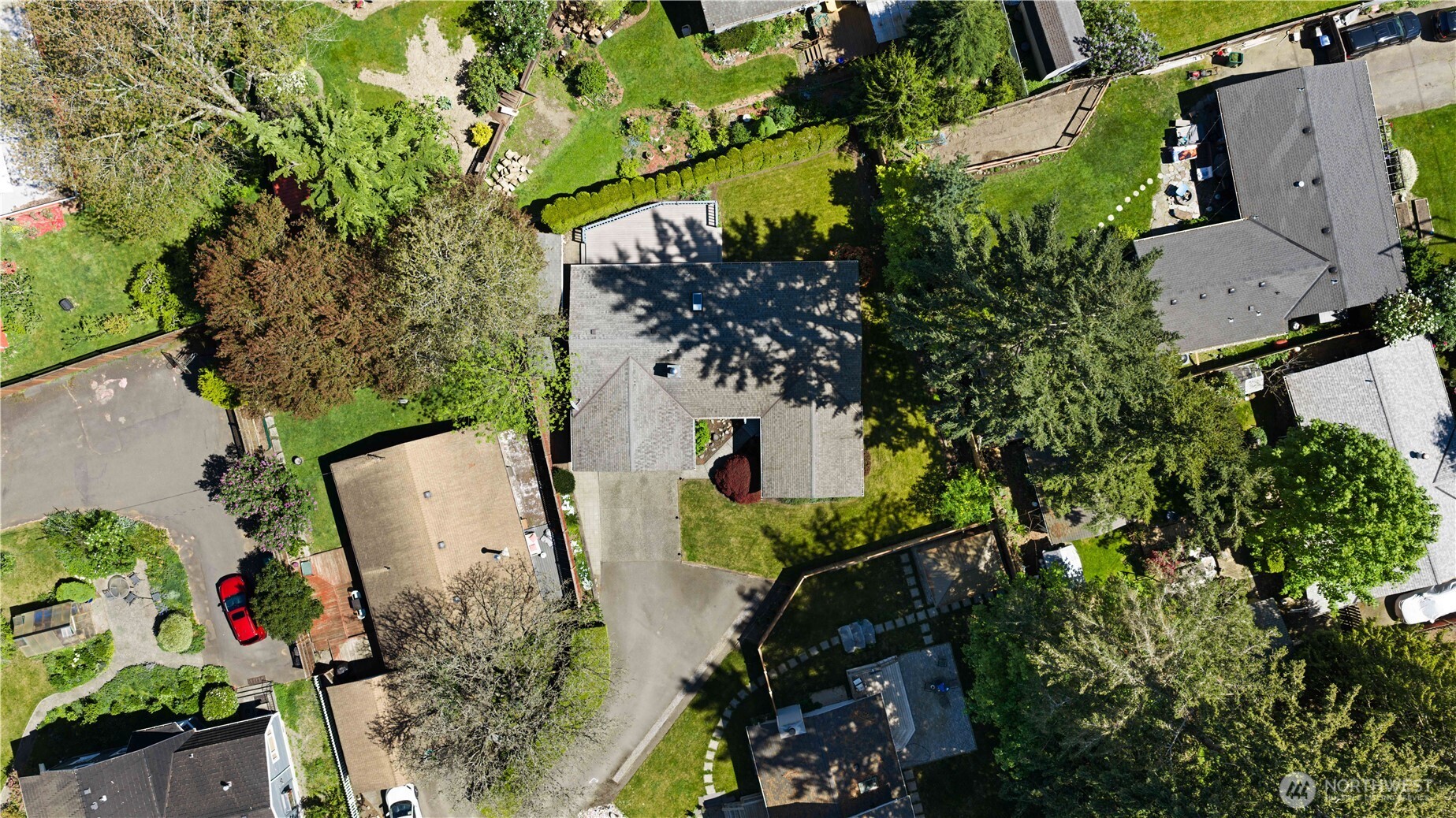 518 Hubbard Road Lynnwood, WA 98036 - Photo 36 of 39 an aerial view of a house with a yard