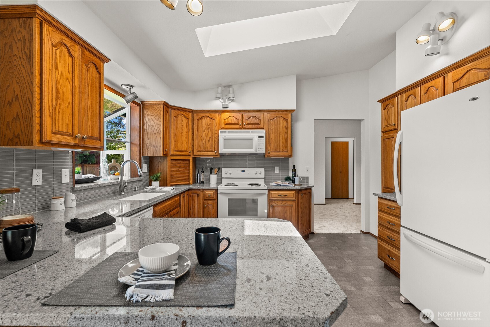 518 Hubbard Road Lynnwood, WA 98036 - Photo 9 of 39
