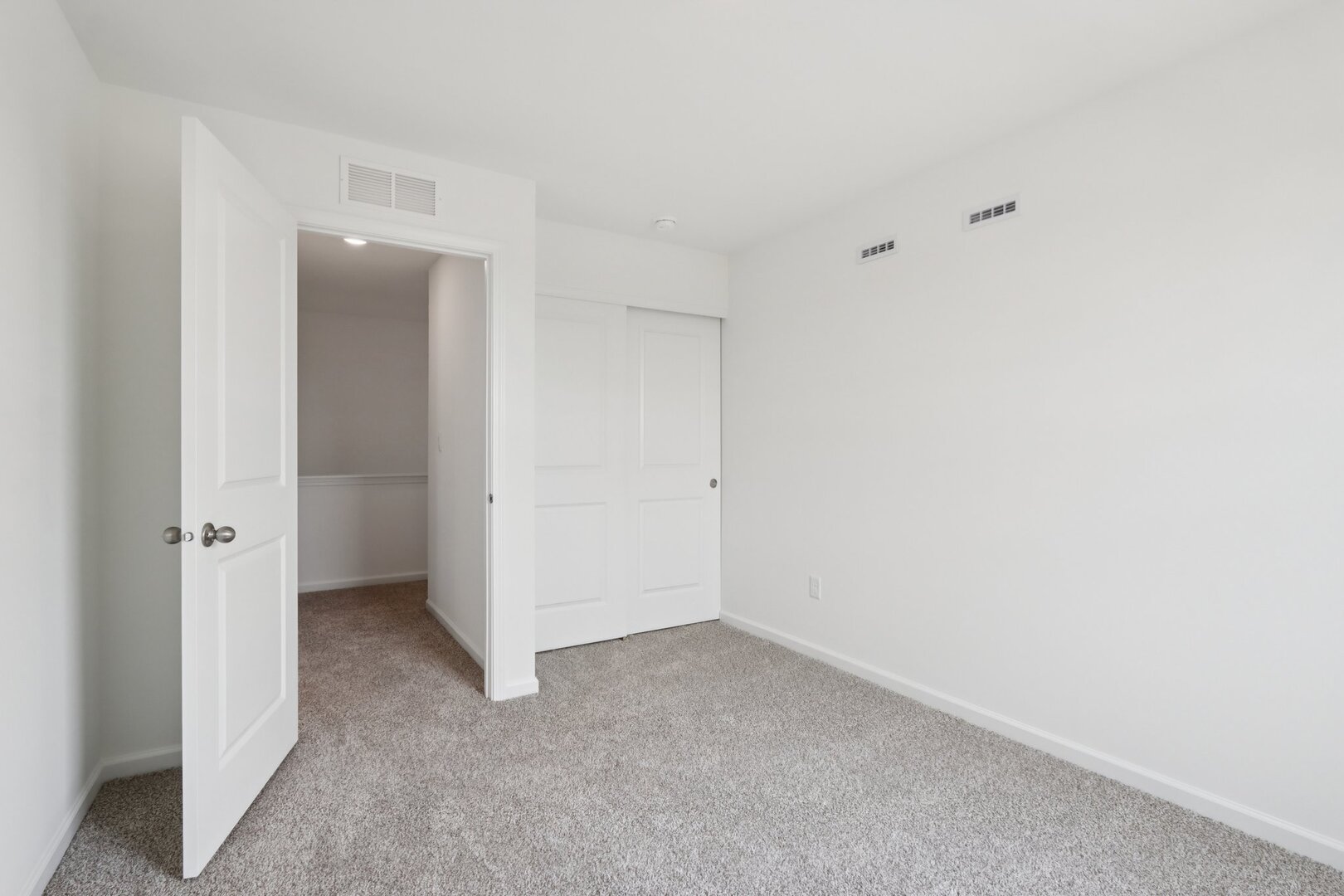 1811 Overland Drive Plainfield, IL 60586 - Photo 18 of 39 a view of an empty room