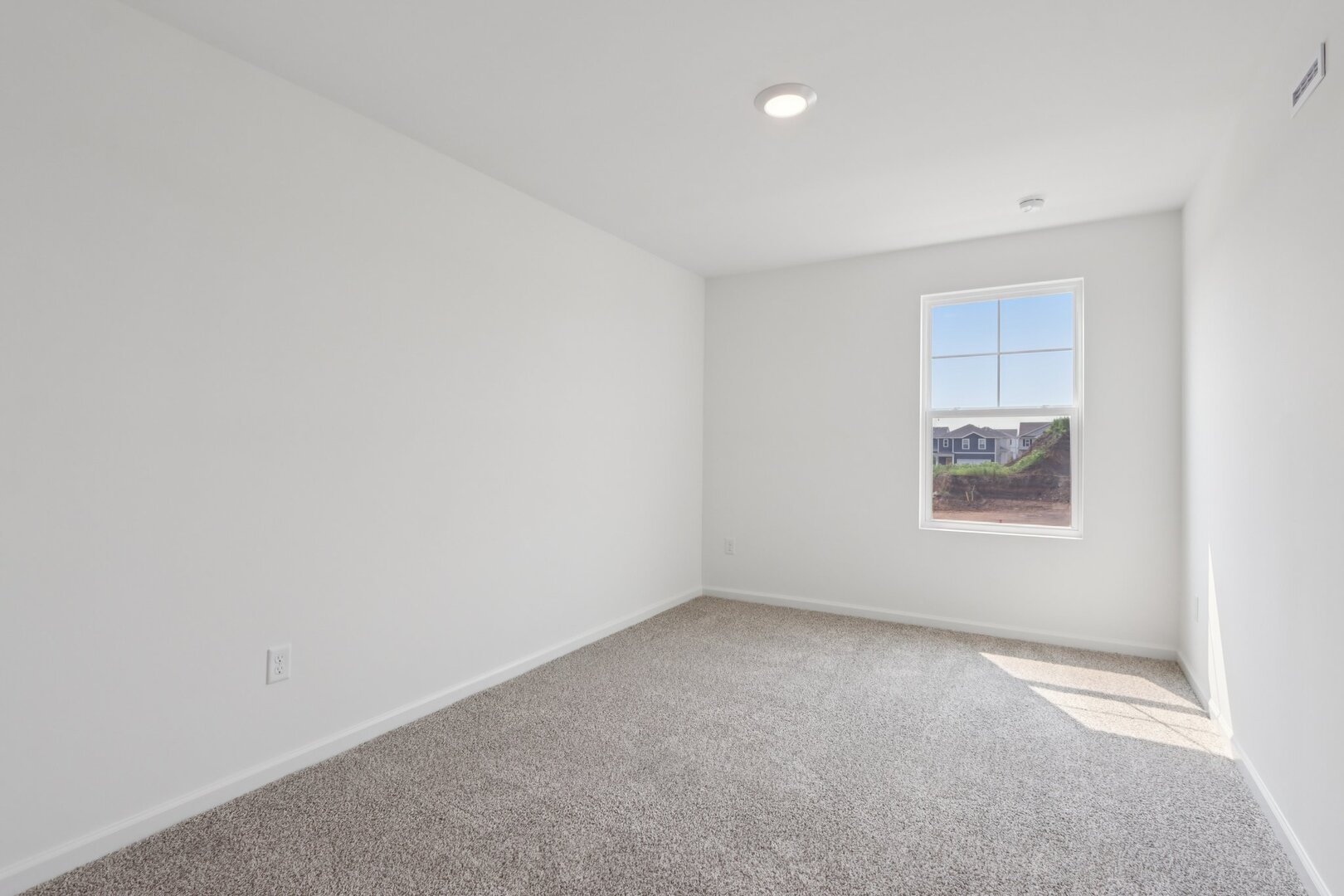 1811 Overland Drive Plainfield, IL 60586 - Photo 20 of 39 an empty room with a window