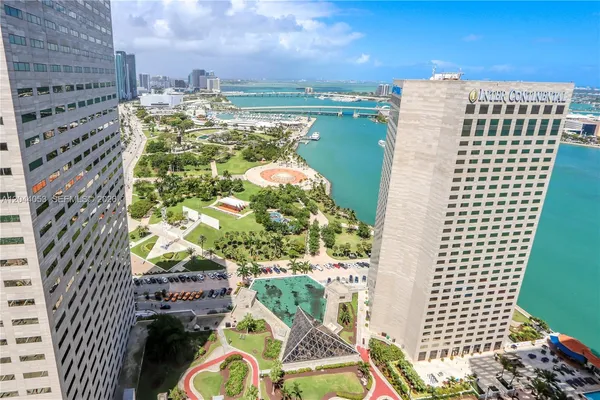 $3,000 | 325 South Biscayne Boulevard, Unit 3616, Miami, FL 33131