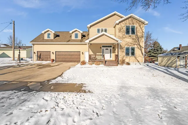 $349,000 | 219 East 9th Street, Blue Earth, MN 56013