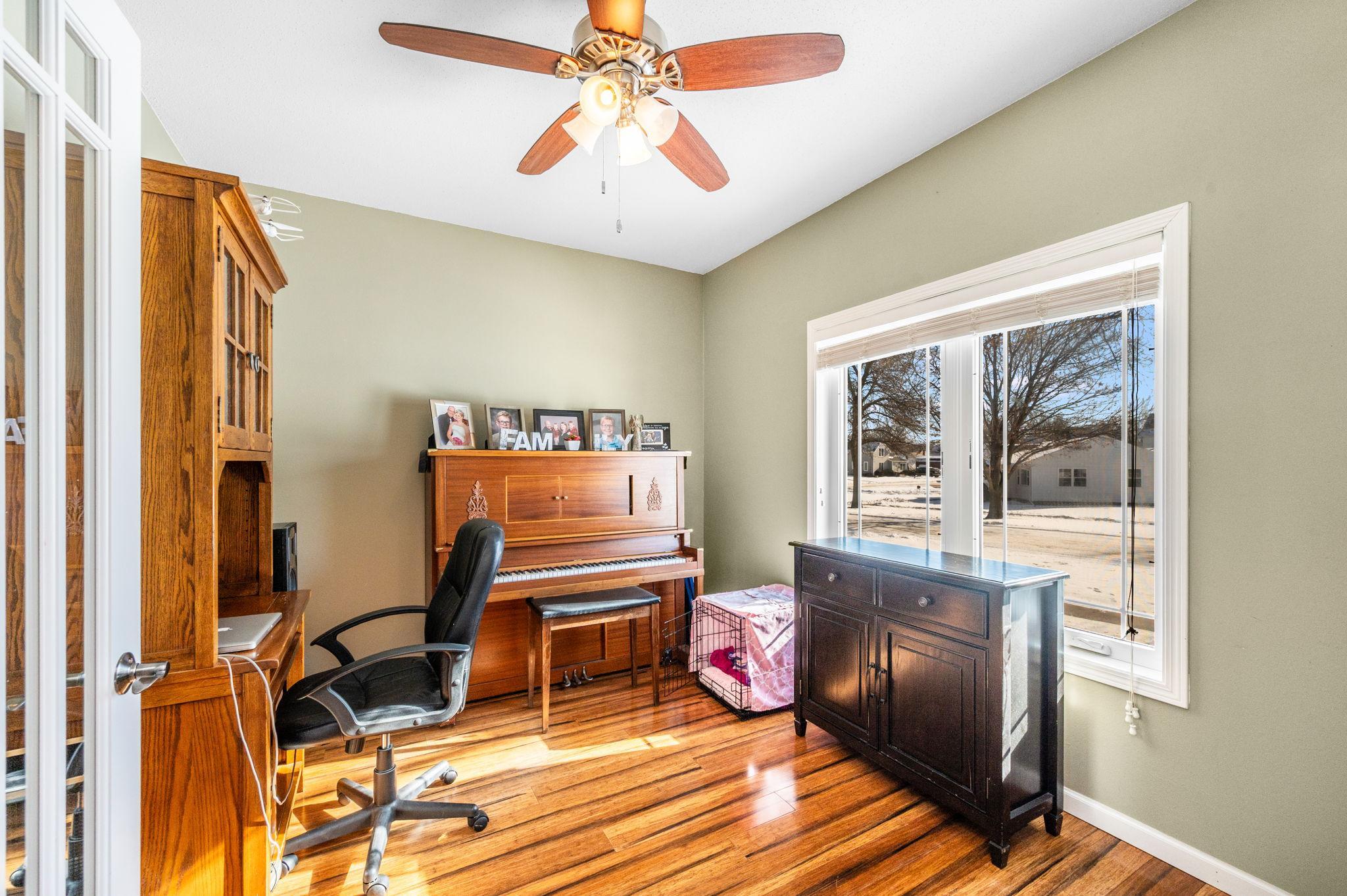 219 East 9th Street Blue Earth, MN 56013 - Photo 3 of 37