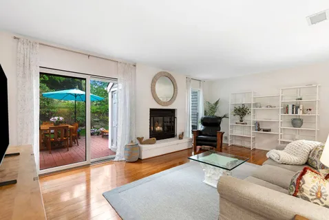 $999,000 | 50 Hubbard Lane, Unit 62, Southampton, NY 11968