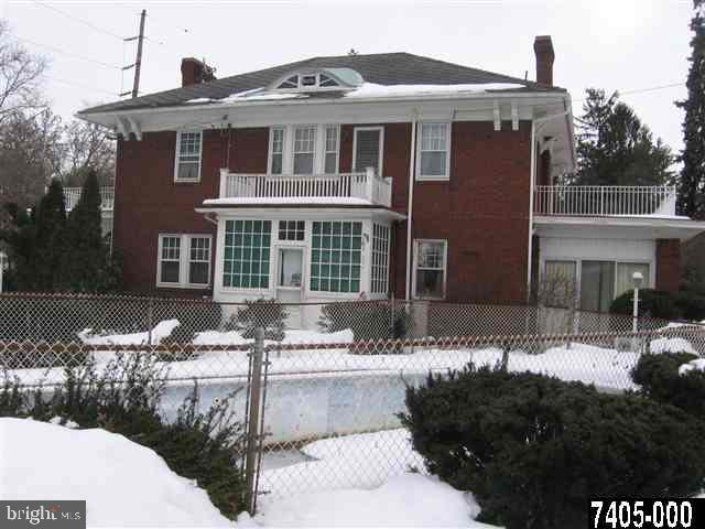 601 Country Road York, PA 17403 - Photo 2 of 17