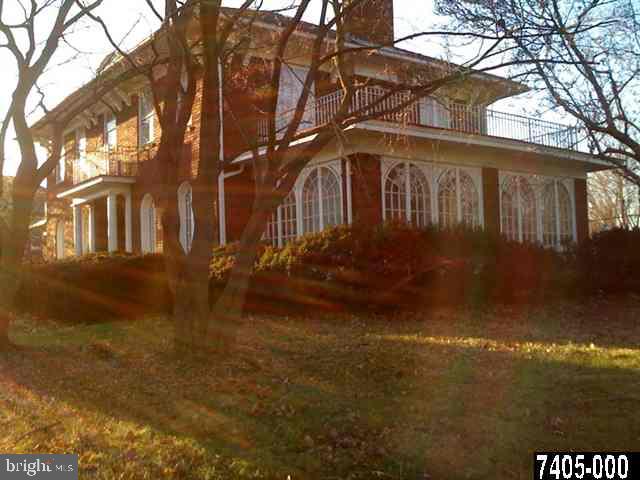 601 Country Road York, PA 17403 - Photo 4 of 17