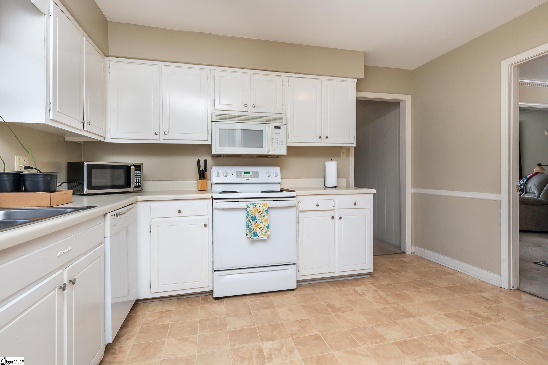 17 Tussock Road Greenville, SC 29615 - Photo 5 of 17 Gallery Image 5