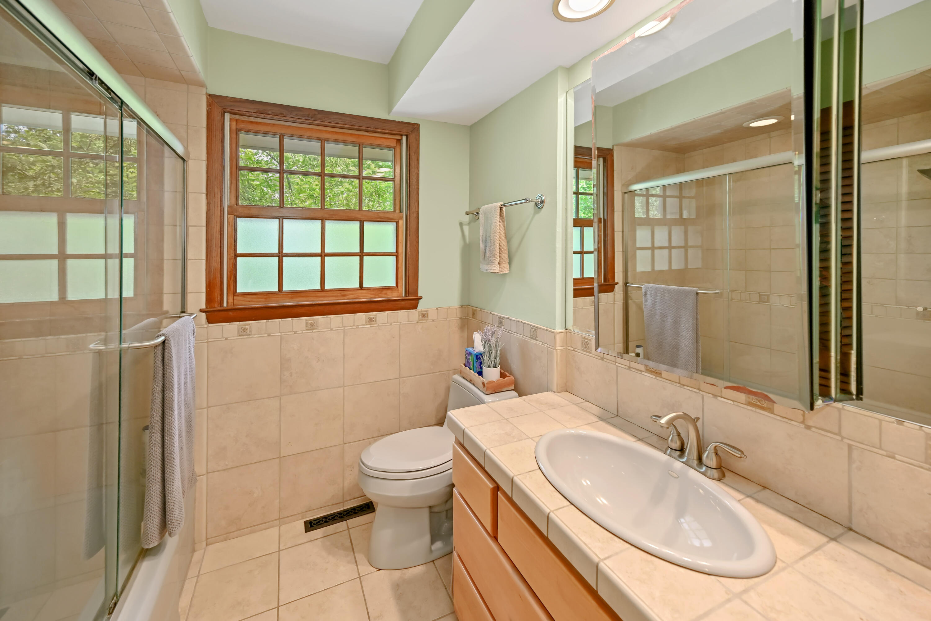 N68W13566 Ranch Road Menomonee Falls, WI 53051 - Photo 18 of 49 Main Bath