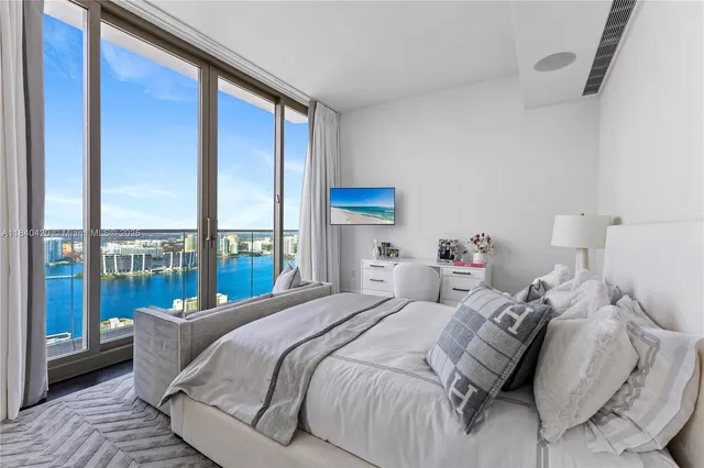 $150,000 | 17901 Collins Avenue, Unit TS4205, Sunny Isles Beach, FL 33160
