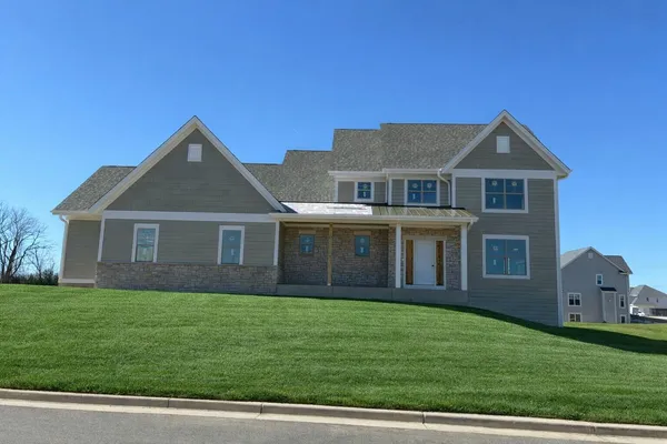 $829,900 | W192-n5437 Red Crown Lane, Menomonee Falls, WI 53051