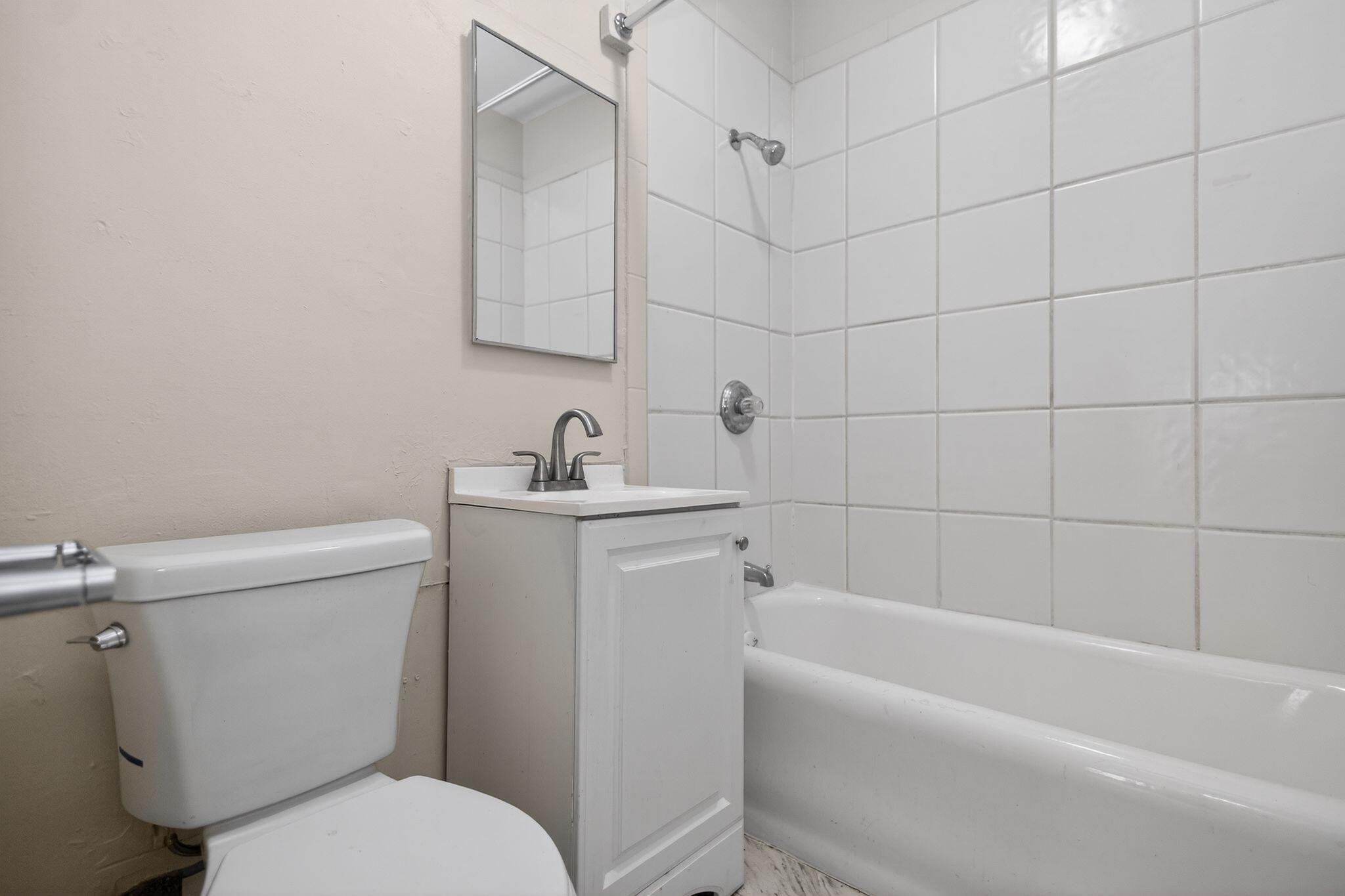 2947 North 60th Street Milwaukee, WI 53210 - Photo 20 of 30 20_2947_N_60th_St_Milwaukee_WI_53210-Bat