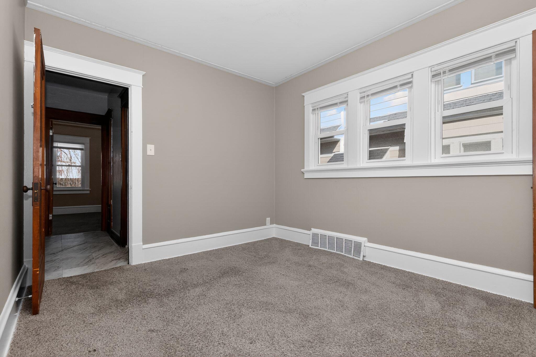 2947 North 60th Street Milwaukee, WI 53210 - Photo 8 of 30 08_2947_N_60th_St_Milwaukee_WI_53210-Liv
