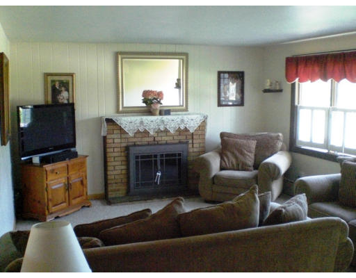 376 Massasoit Road Worcester, MA 01604 - Photo 6 of 12 Gallery Image 6