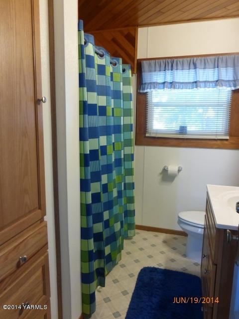 1640 Division Road Zillah, WA 98953 - Photo 14 of 49