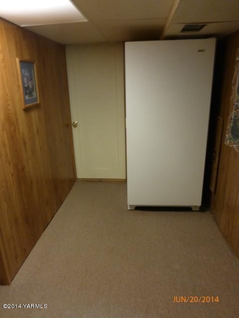 1640 Division Road Zillah, WA 98953 - Photo 18 of 49 a view of a small space