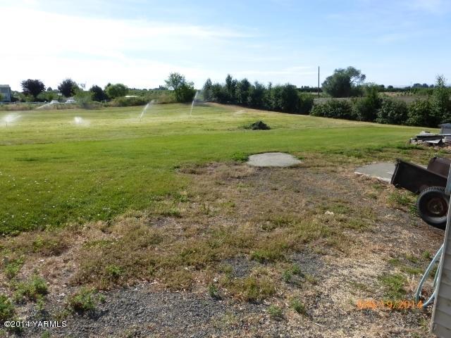 1640 Division Road Zillah, WA 98953 - Photo 26 of 49 a view of a field with an ocean