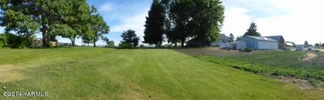 1640 Division Road Zillah, WA 98953 - Photo 31 of 49 a view of a big yard with plants and trees