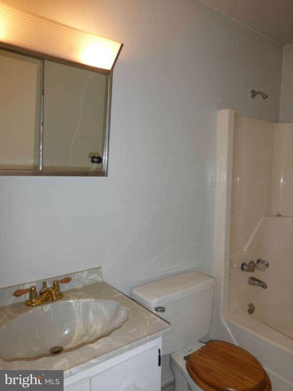 9323 Raintree Road Burke, VA 22015 - Photo 12 of 18 Bath