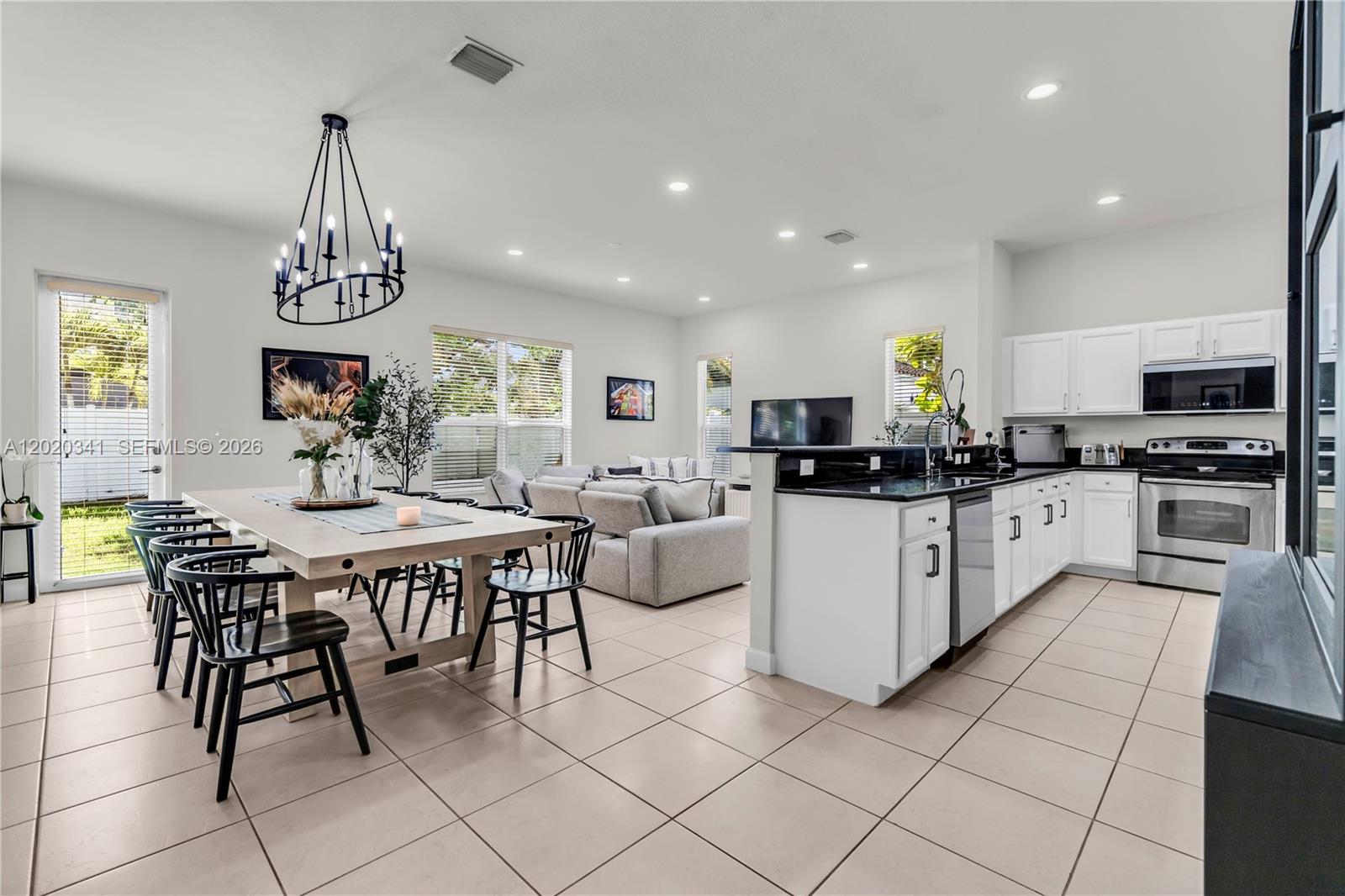 17064 Southwest 90th Way Miami, FL 33196 - Photo 6 of 36