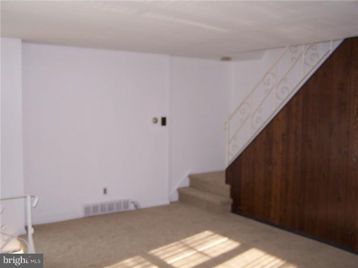 12848 Medford Road Philadelphia, PA 19154 - Photo 5 of 14 Living Room