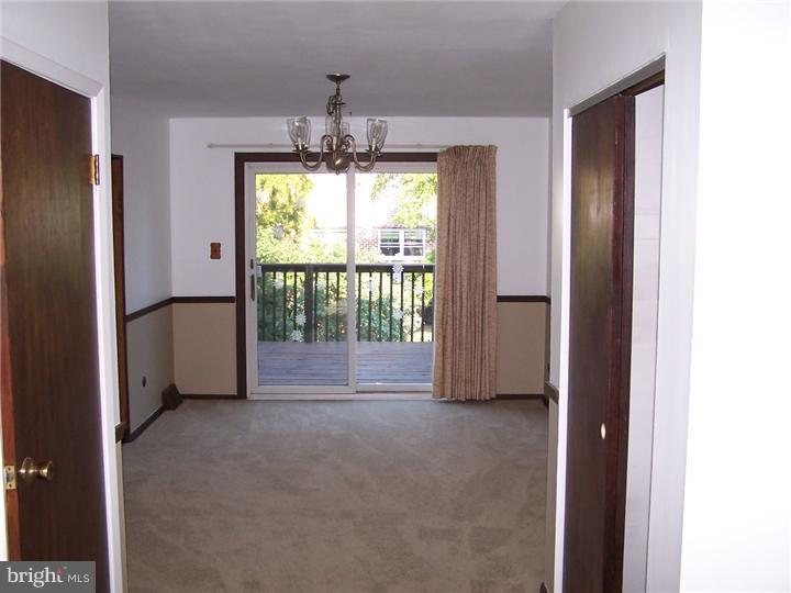 12848 Medford Road Philadelphia, PA 19154 - Photo 6 of 14 Dining Room
