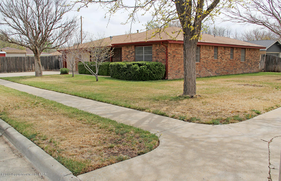 a view of a backyard of the house