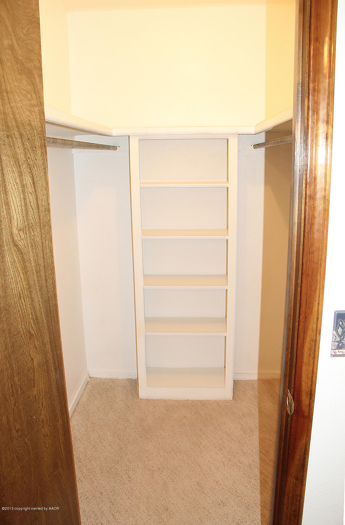 7103 Hatton Road Amarillo, TX 79110 - Photo 8 of 28 a view of closet