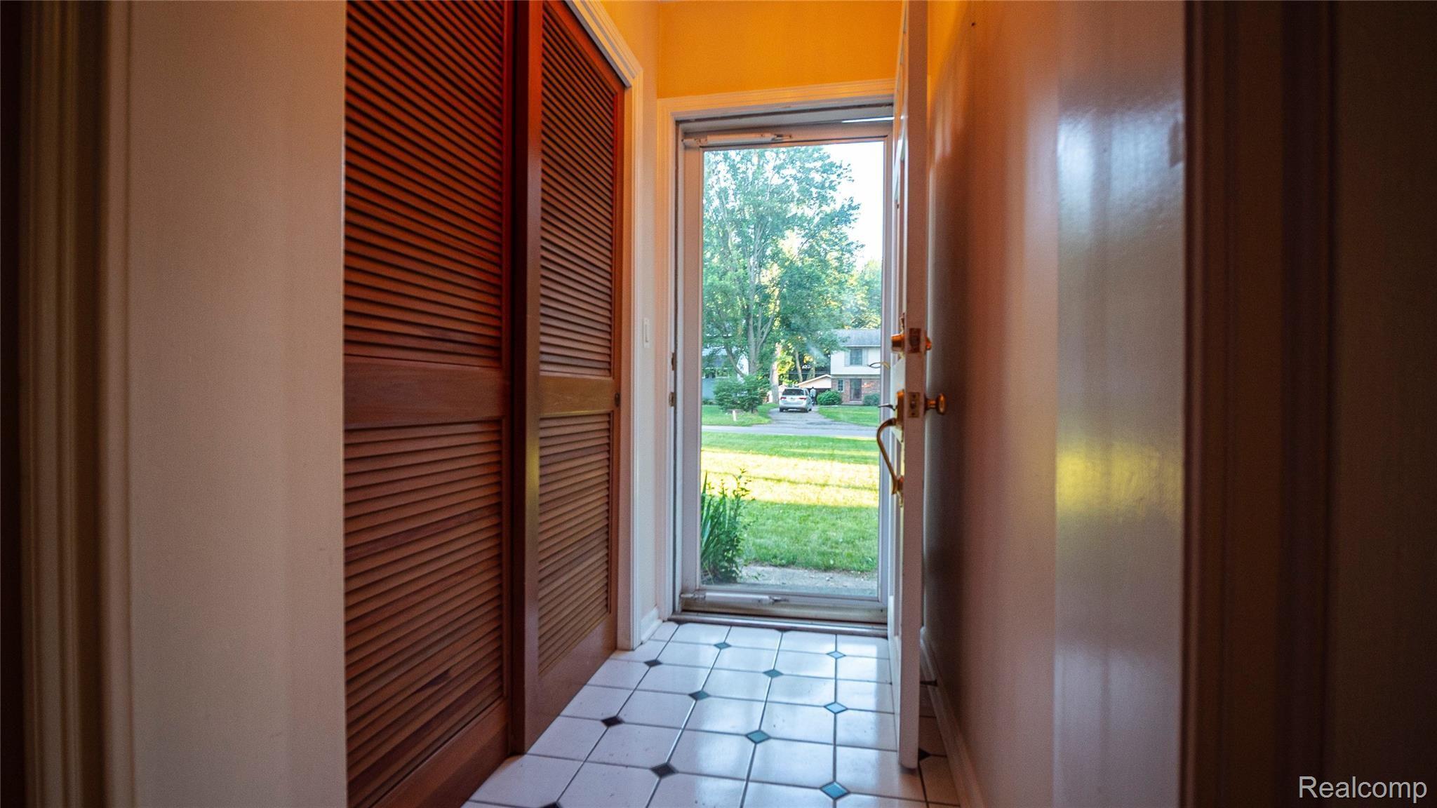 259 Red Oak Lane Rochester, MI 48307 - Photo 13 of 21 10.JPG