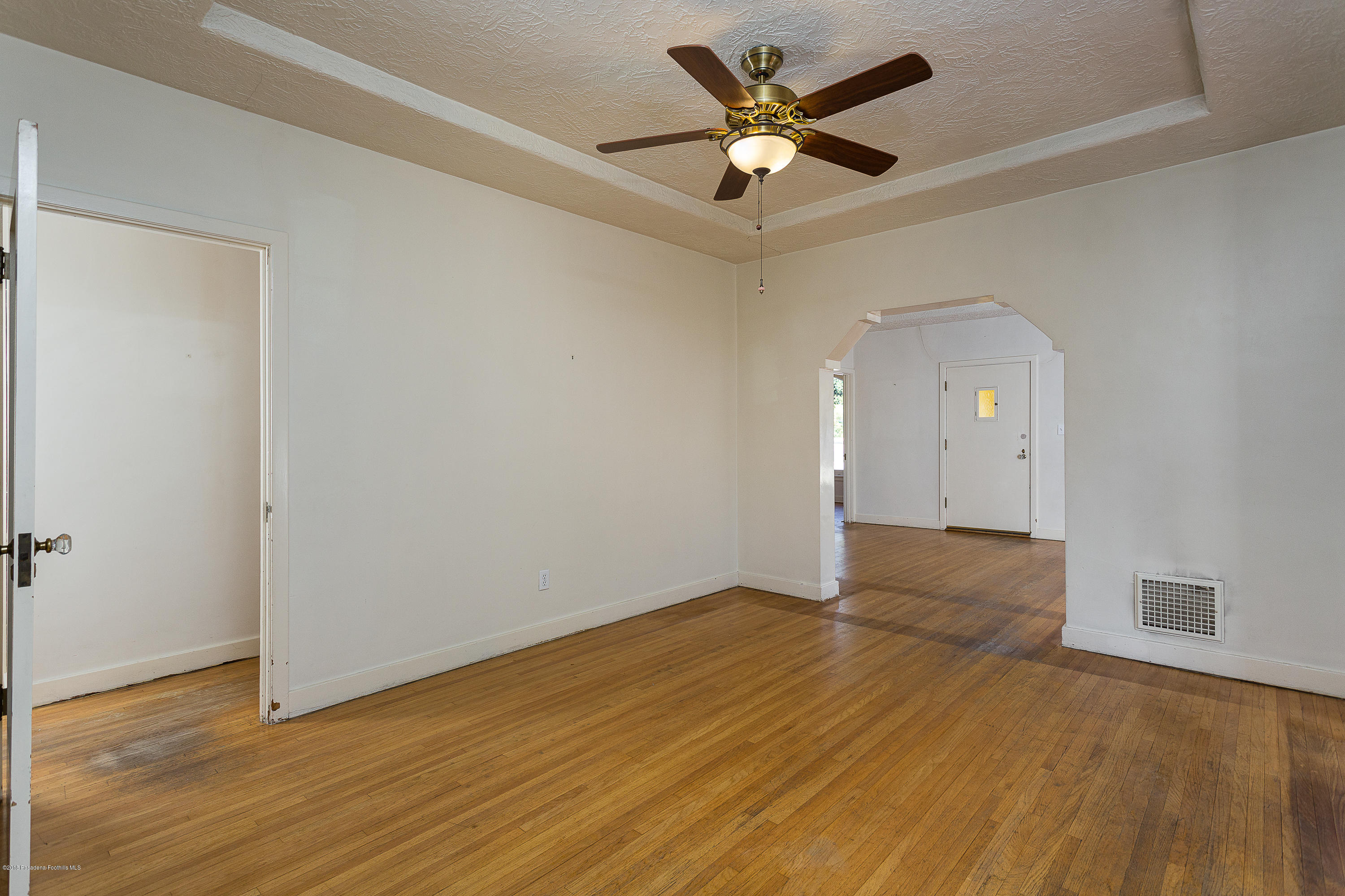 1854 La Paz Road Altadena, CA 91001 - Photo 11 of 25 egpimaging_1854LaPazFINAL_012_MLS
