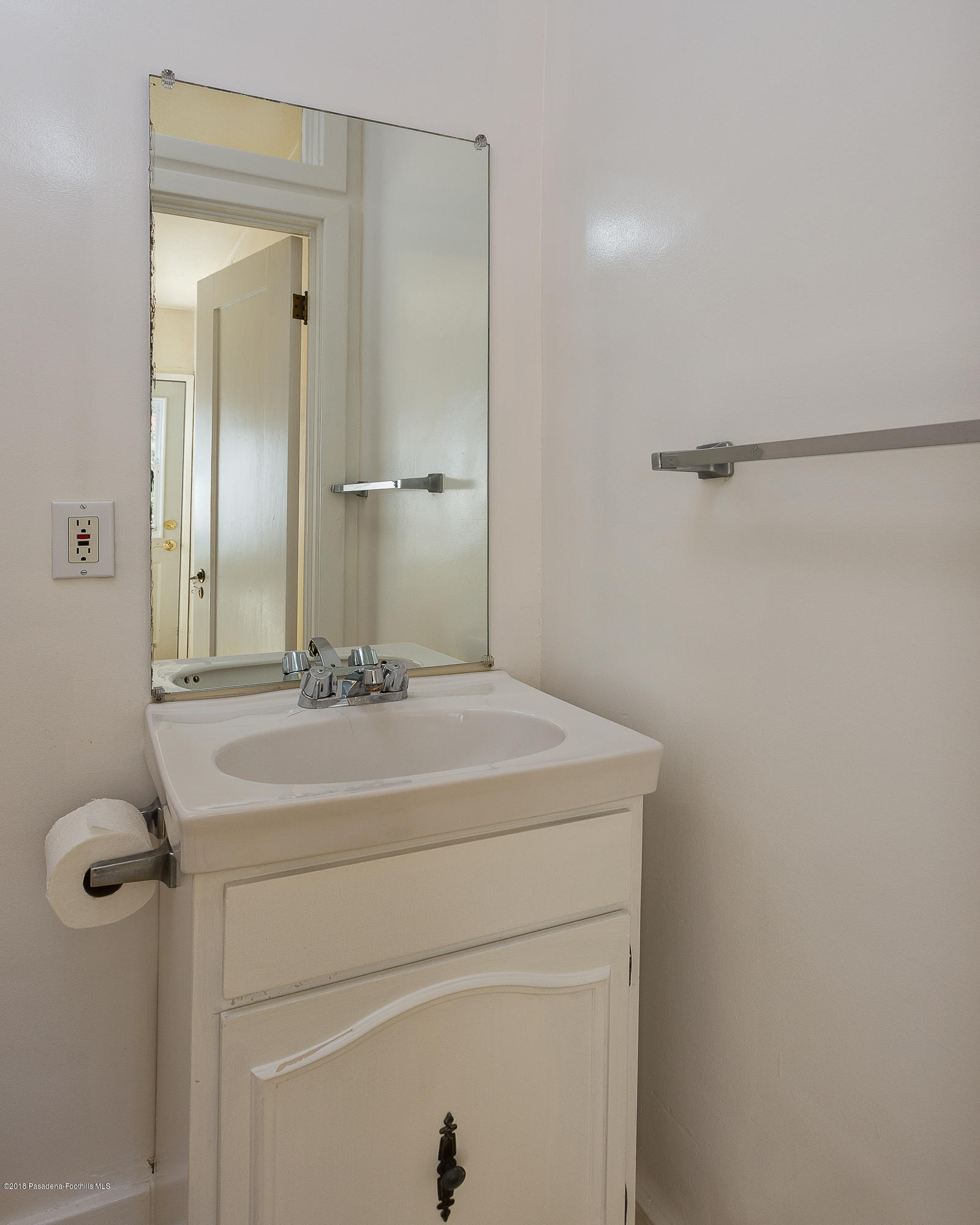 1854 La Paz Road Altadena, CA 91001 - Photo 15 of 25 egpimaging_1854LaPazFINAL_016_MLS
