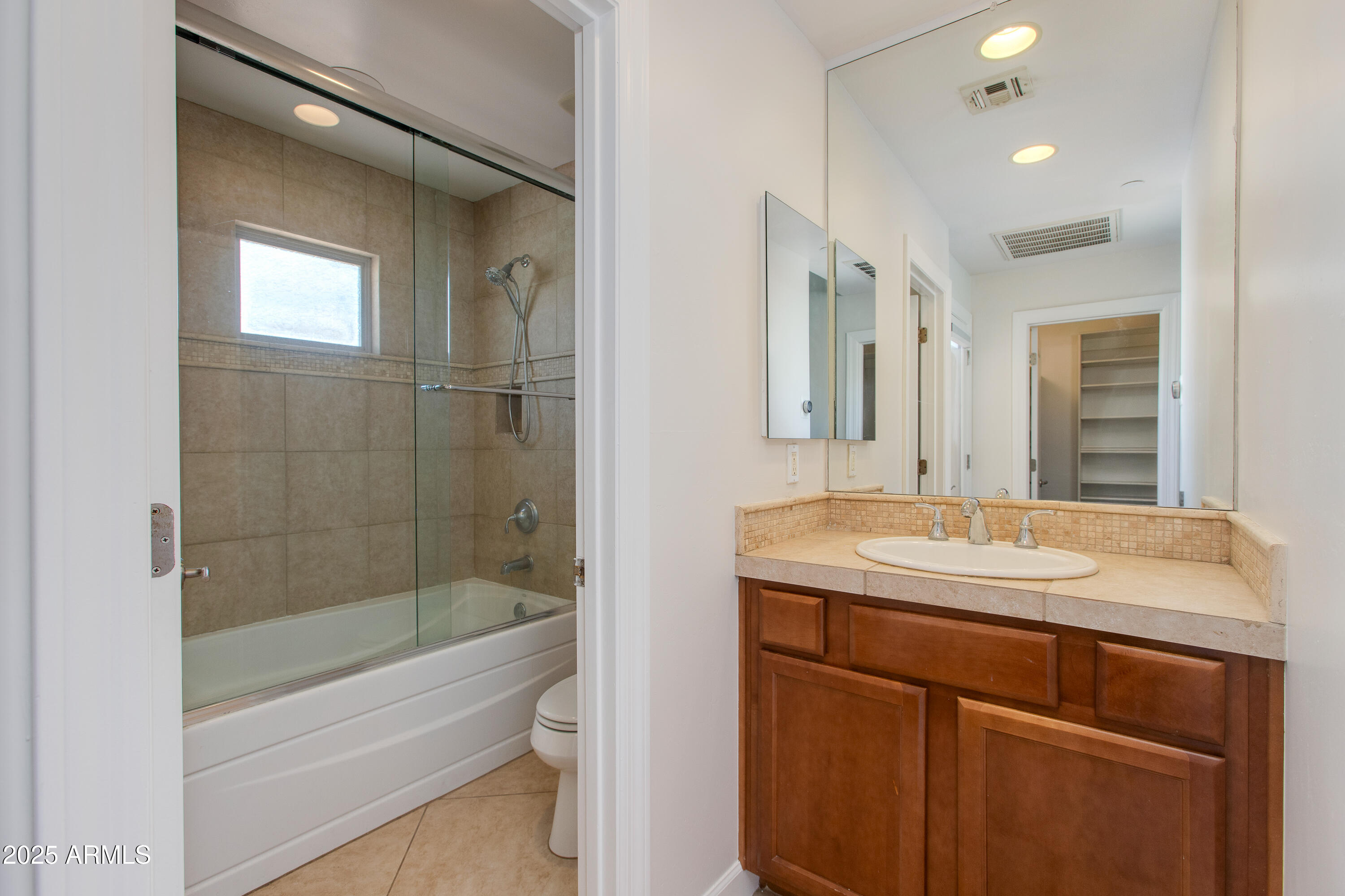 581 South Roosevelt Street Tempe, AZ 85281 - Photo 9 of 14 a bathroom with a sink and a mirror with bathtub