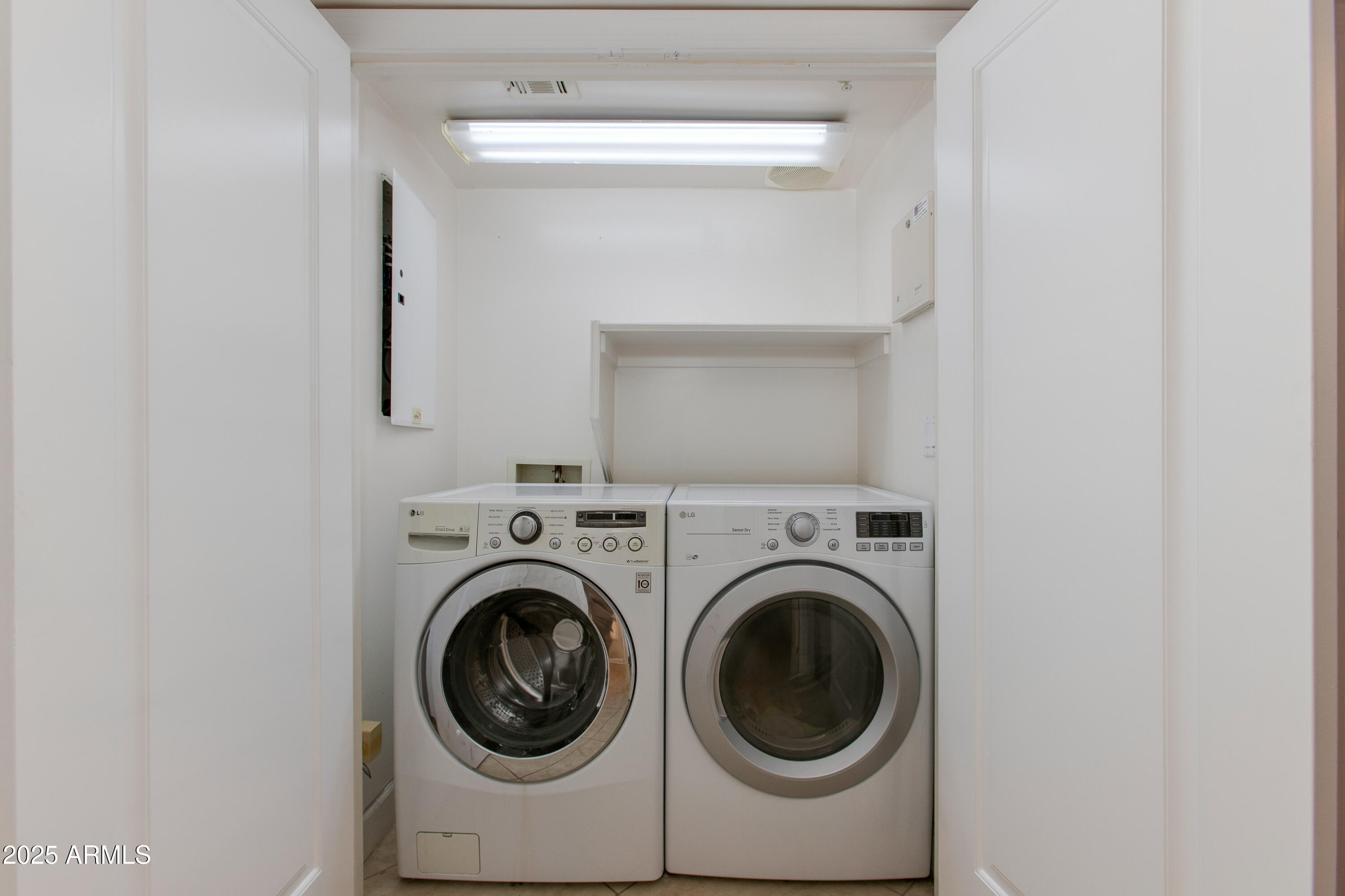 581 South Roosevelt Street Tempe, AZ 85281 - Photo 10 of 14 a utility room with dryer and washer