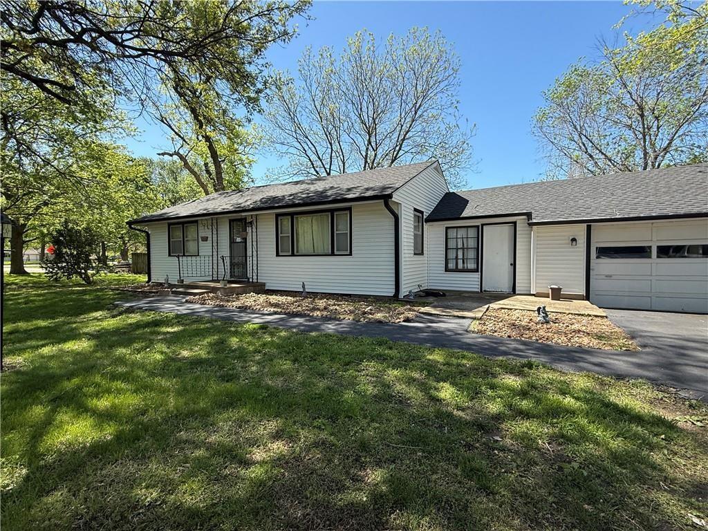 412 A Northwest Donovan Road Lee's Summit, MO 64063 - Photo 1 of 2