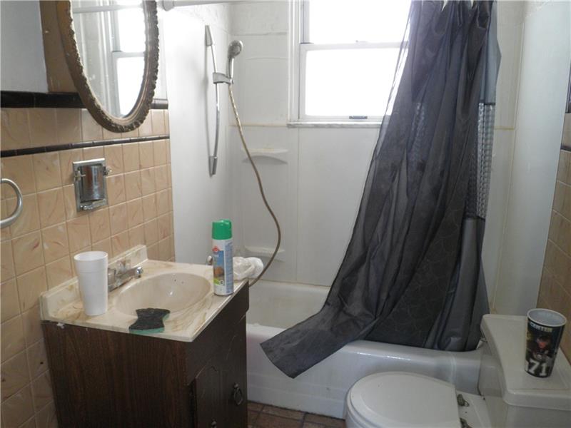 122 Ruth Street Pittsburgh, PA 15211 - Photo 11 of 23 2nd floor bathroom.