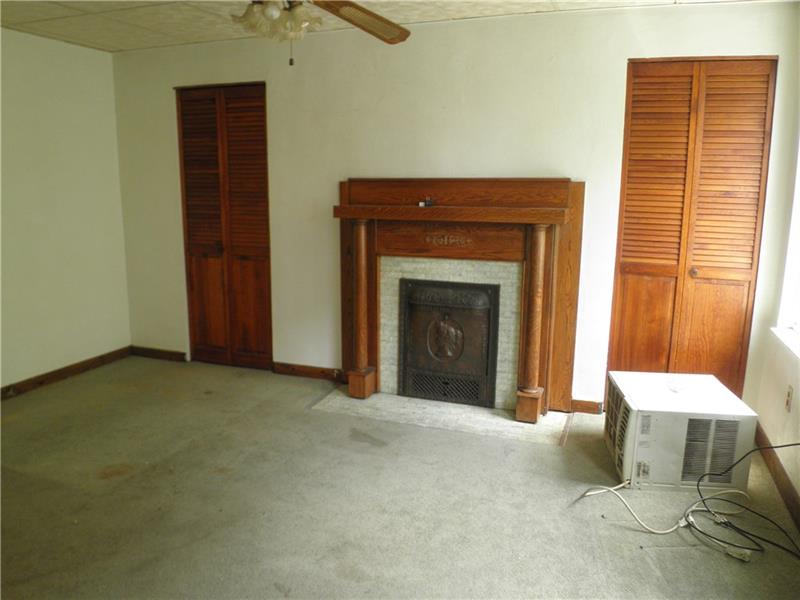 122 Ruth Street Pittsburgh, PA 15211 - Photo 15 of 23 3rd floor bedroom