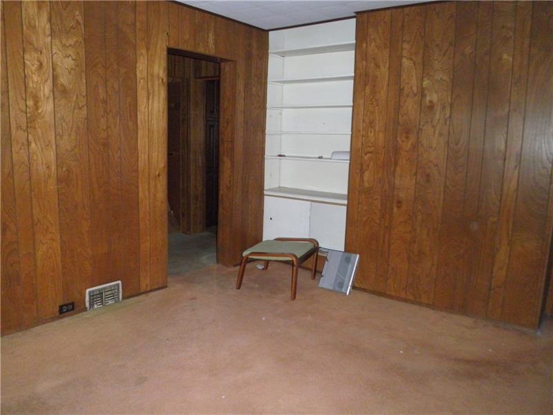 122 Ruth Street Pittsburgh, PA 15211 - Photo 3 of 23 First floor dining room.