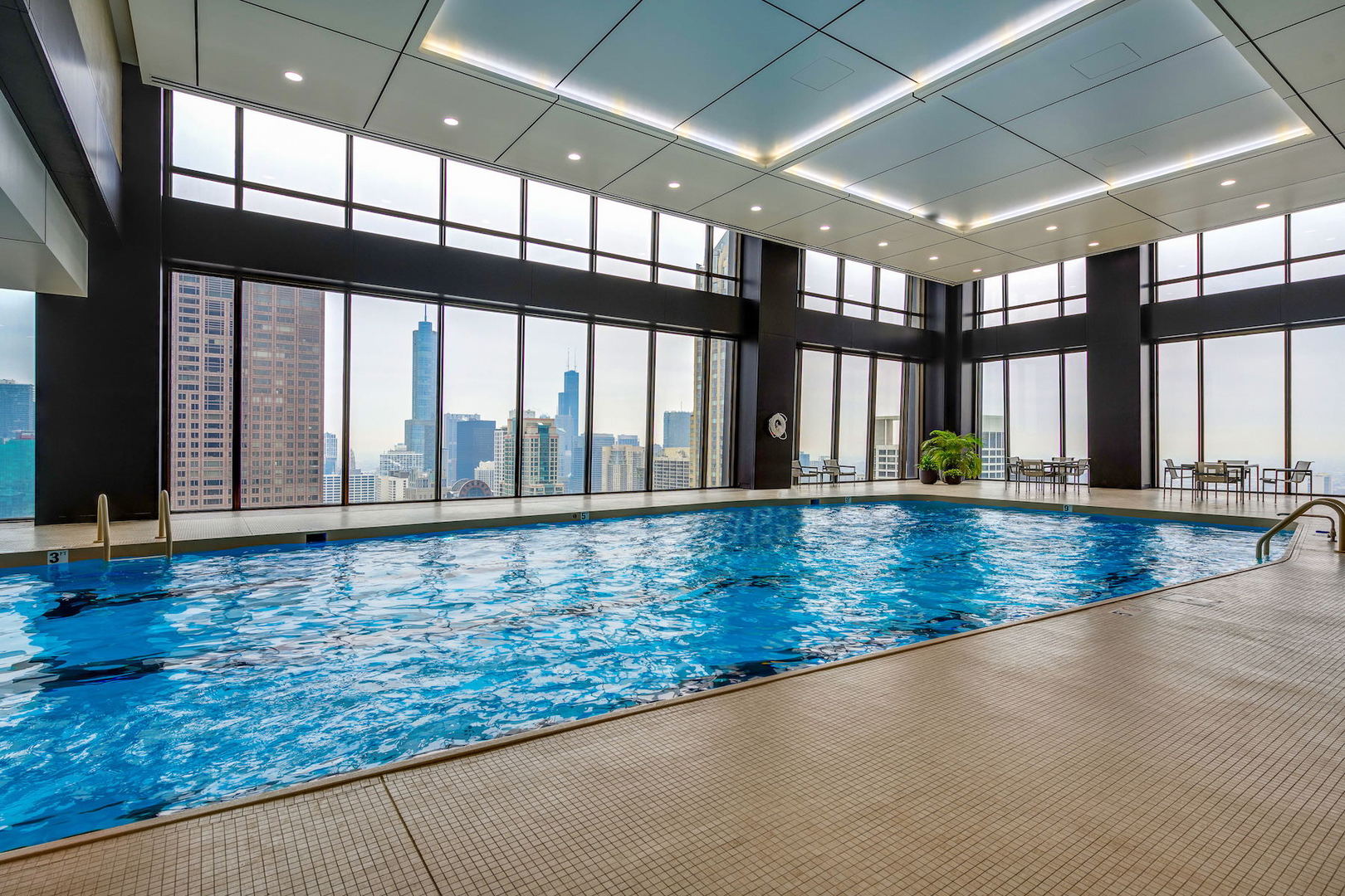 175 East Delaware Place, Unit 46254601 Chicago, IL 60611 - Photo 31 of 33 a view of an indoor swimming pool