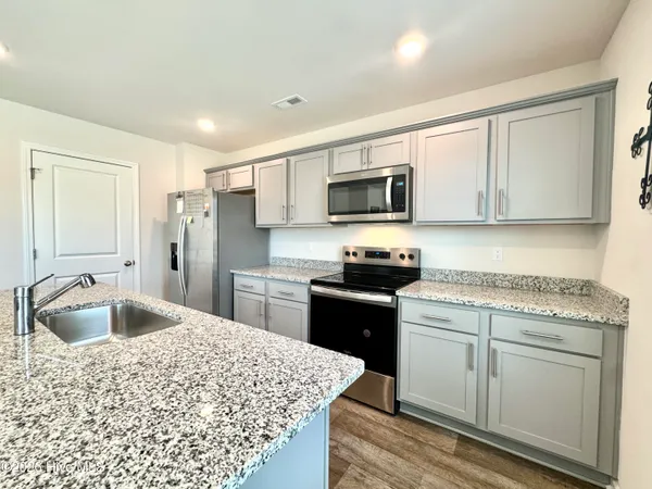 $2,250 | 4017 Calabash Court, New Bern, NC 28560