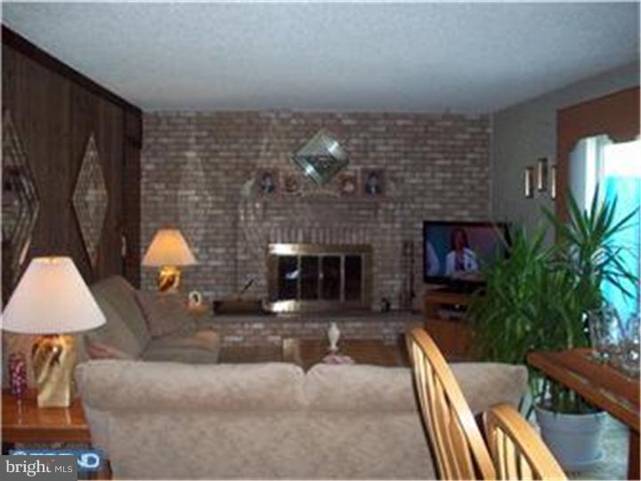 3441 Bristol Road Bensalem, PA 19020 - Photo 9 of 14 Family Room