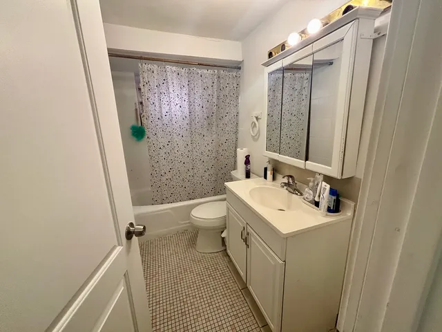 $1,950 | 6157 West Montrose Avenue, Unit GS, Chicago, IL 60634