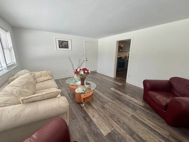 $1,950 | 6157 West Montrose Avenue, Unit GS, Chicago, IL 60634