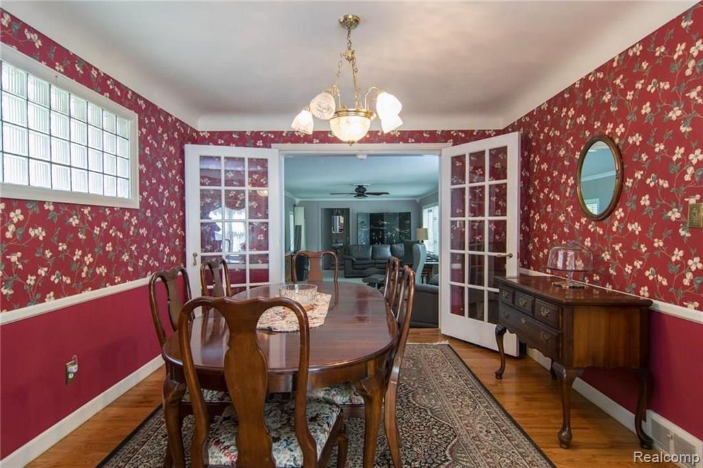 1732 Prestwick Road Grosse Pointe Woods, MI 48236 - Photo 8 of 41