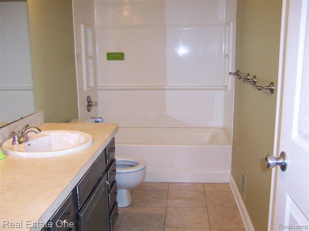 1435 Miller Road Allenton, MI 48002 - Photo 10 of 22 Full Bath