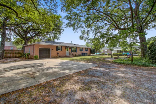 $2,095 | 1502 Woodcrest Avenue, Charleston, SC 29407